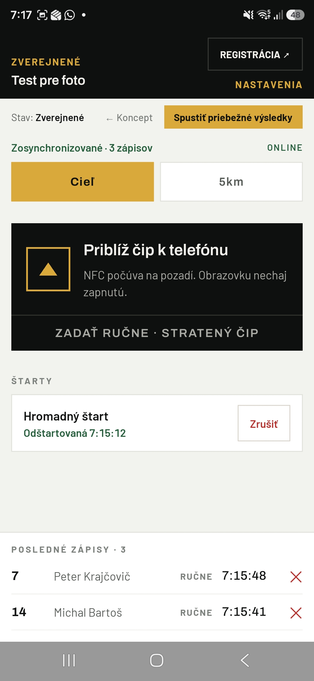 Pretekár priloží čip k telefónu